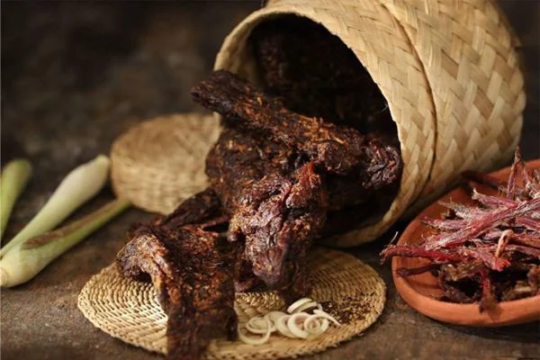 Đặc sản thịt trâu gác bếp Tây Bắc.