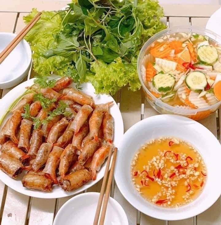Khám phá món chả ram tôm đất Quy Nhơn độc đáo