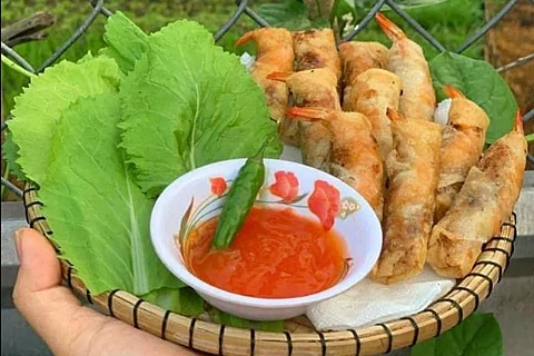 Khám phá món chả ram tôm đất Quy Nhơn độc đáo